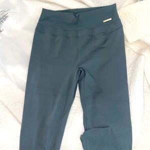 BRAND NEW Whitney Simmons eucalyptus leggings